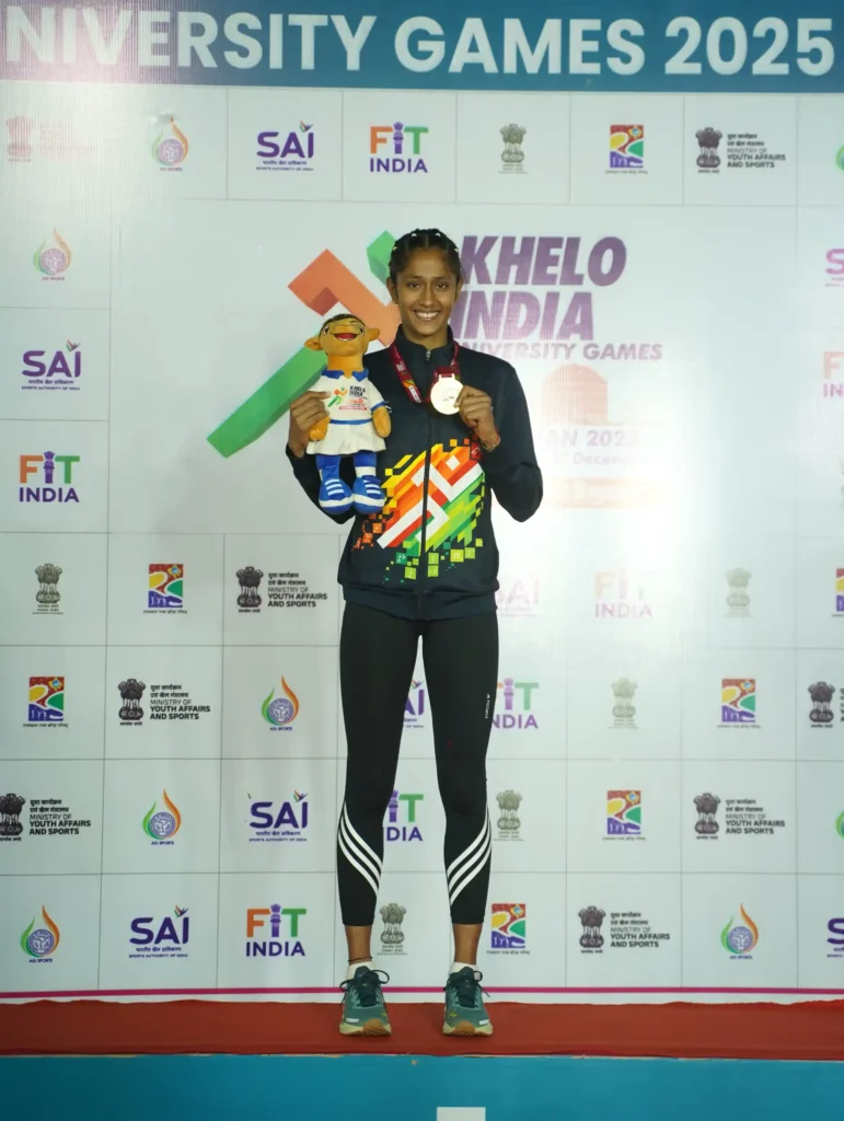 Pooja Sets KIUG Record | exploretimes